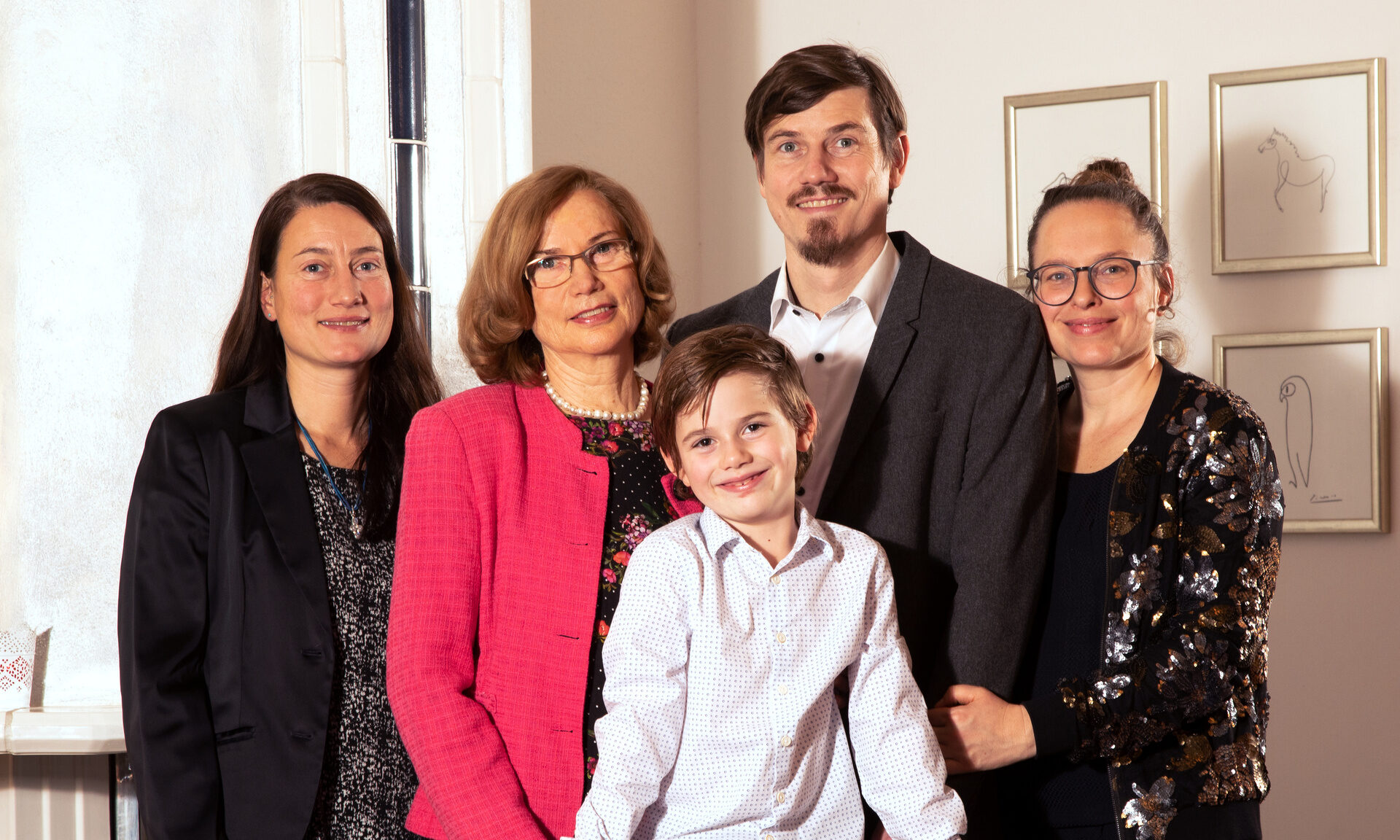 Familienfoto der Gastgeber Familie im Hotel Quellenhof.